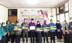 Tampak-penyerahan-alat-ketring-bagi-6-kelompok-perempuan-di-Kota-Kotamobagu-768x450