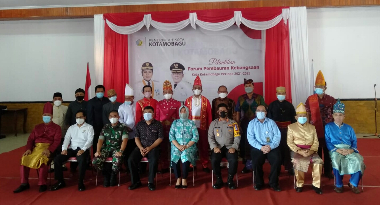 Wali Kota Tatong Bara Lantik Pengurus FPK Kotamobagu Periode 2021-2023