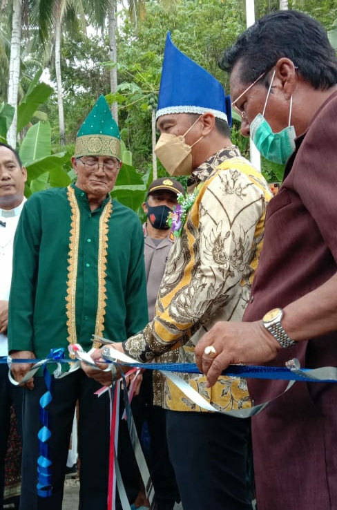 Hadiri Acara Adat Tulude dan Peresmian Jalan Desa Jiko Belanga, Bupati Sachrul Mamonto Sampaikan Ini