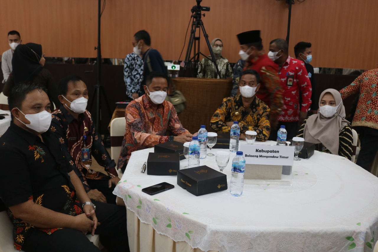 Bupati Boltim Serahkan LKPD Unaudited Kepada Kepala BPK RI Perwakilan Sulut