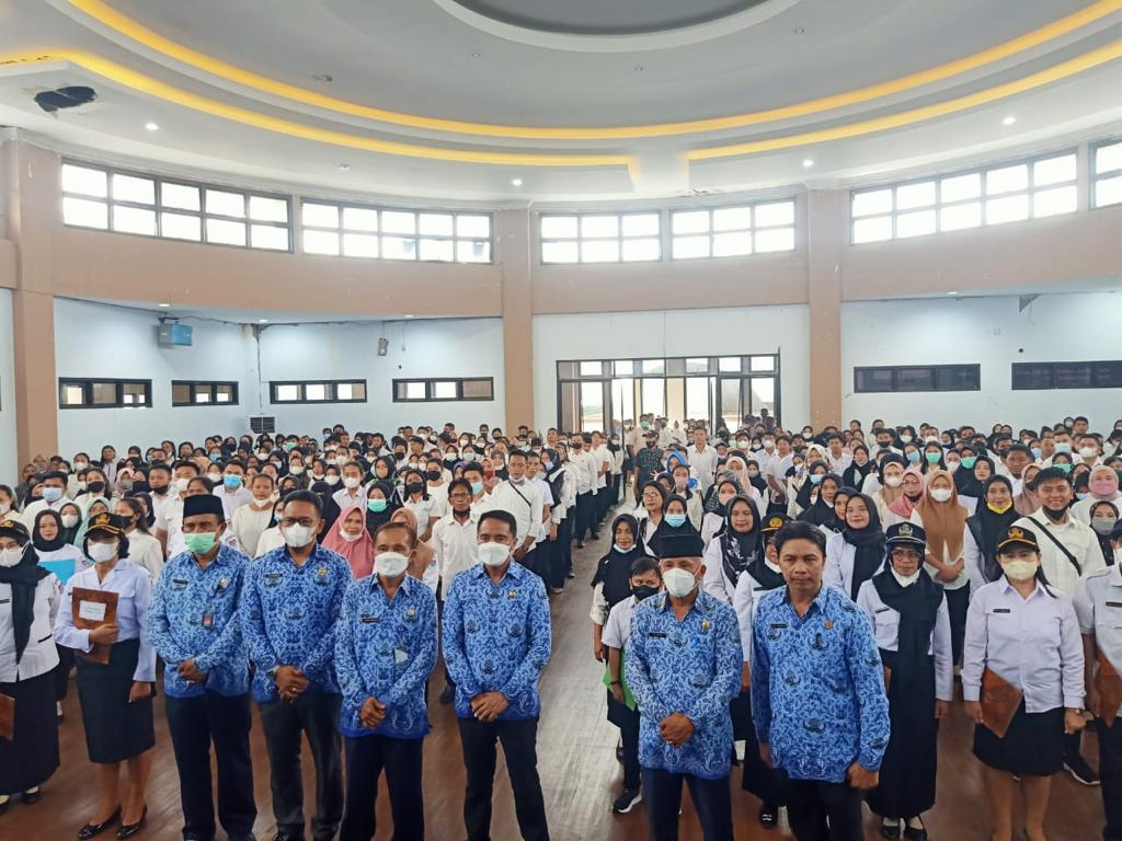 Ratusan Guru Kontrak Operator Sekolah dan PPPK Terima SK