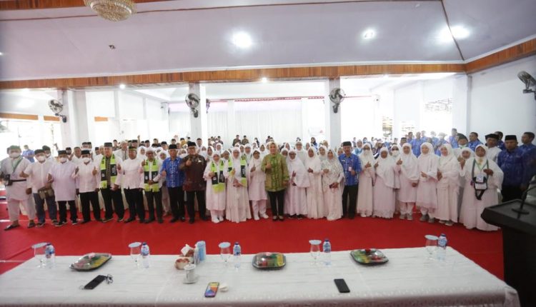 Wali Kota Tatong Bara Resmi Lepas 74 Calon Jamaah Haji Asal Kotamobagu