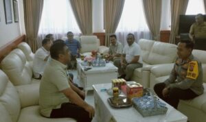 Ketua DPRD Kotamobagu Terima Kunjungan Silaturahmi Kapolres. Ketua DPRD Kotamobagu Terima Kunjungan Silaturahmi Kapolres.