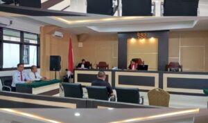 Prosesi Persidangan Di PN Kotamobagu Untuk Ketiga Pemilik Toko Penjual Minol Tanpa Izin, Jumat 21 November 2025. (Foto: Zakir) Prosesi Persidangan Di PN Kotamobagu Untuk Ketiga Pemilik Toko Penjual Minol Tanpa Izin, Jumat 21 November 2025. (Foto: Zakir)